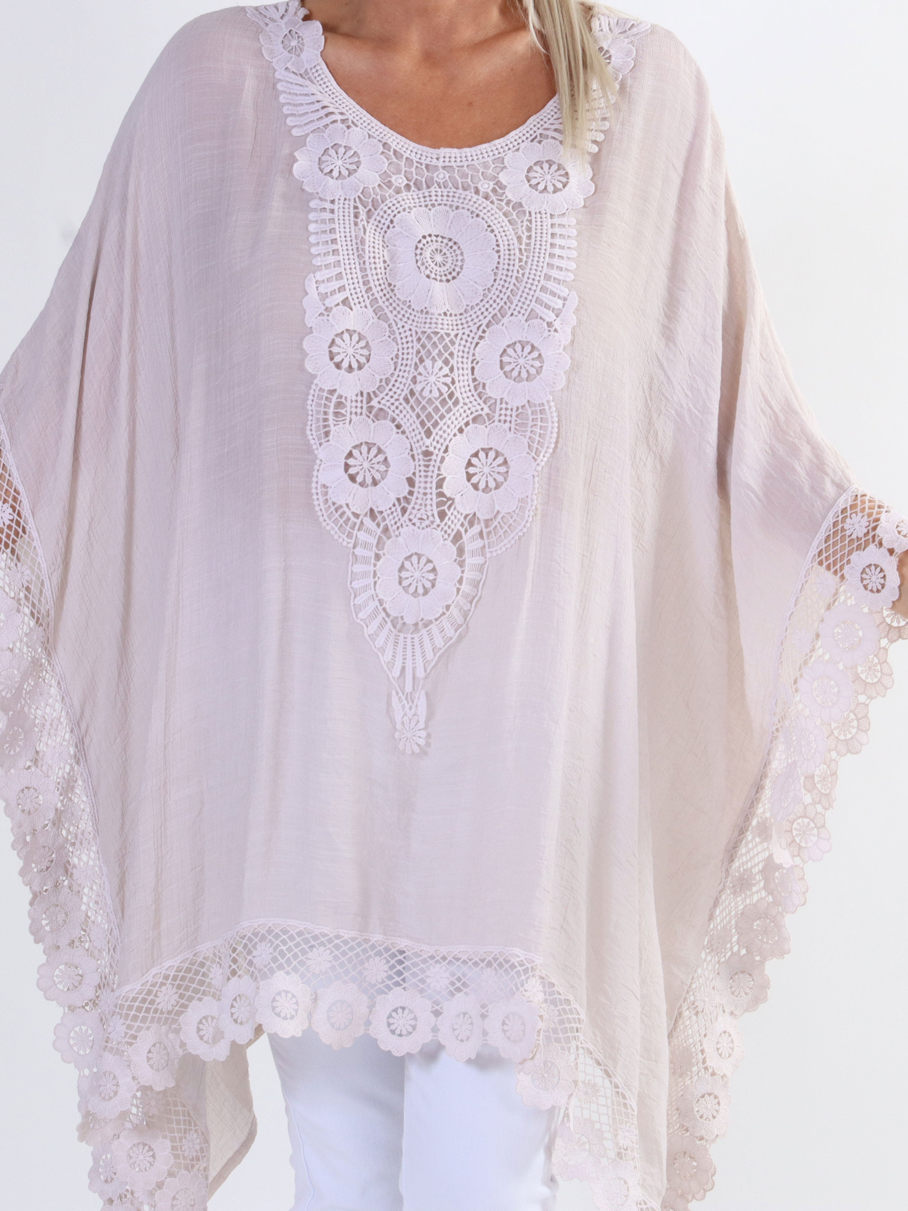 Leslie - Vacker plus size tunika med spetskanter